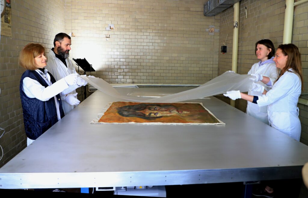 The vacuum lining table in use at Kyiv